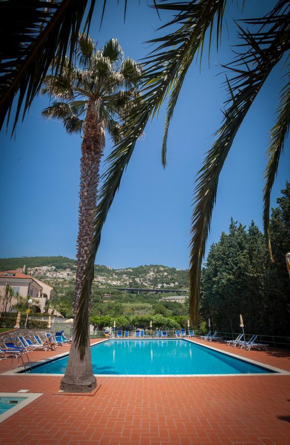 Campeggio Pian Dei Boschi Pietra Ligure Ngoại thất bức ảnh